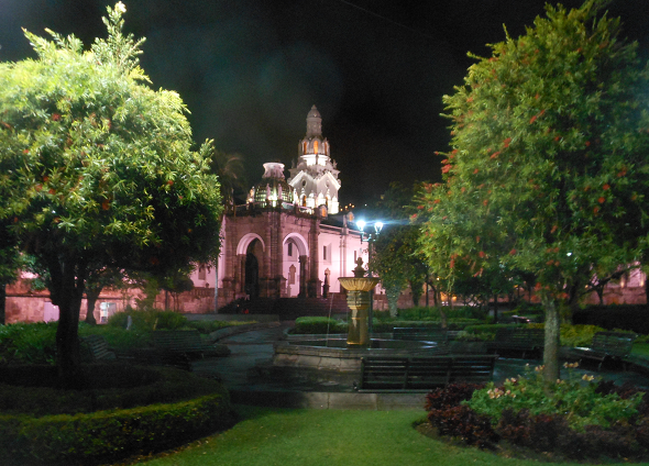 Quito Grande Plaza night